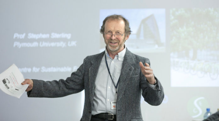 EDUCAZIONE SOSTENIBILE di Stephen Sterling (Anima Mundi editrice – collana foglie leggere 2006) Stephen Sterling