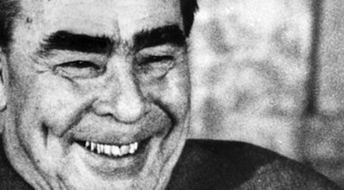 À la guerre comme à la guerre, di Vìktor Kùročkin Breznev