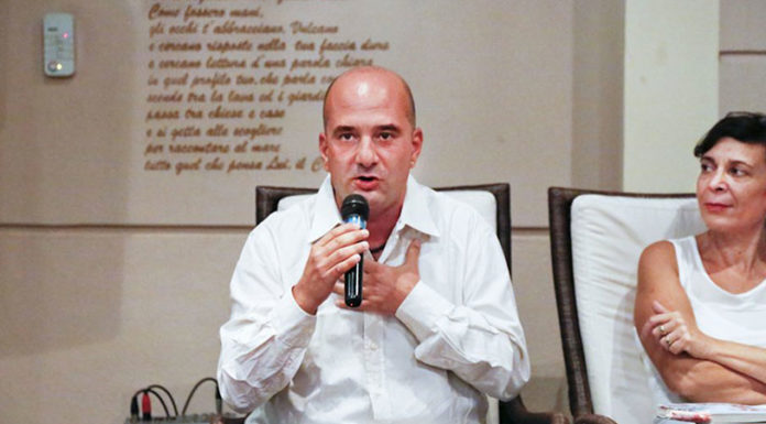 Marchiati. Un libro Sabbia rossa di Alessandro Russo Alessandro Russo