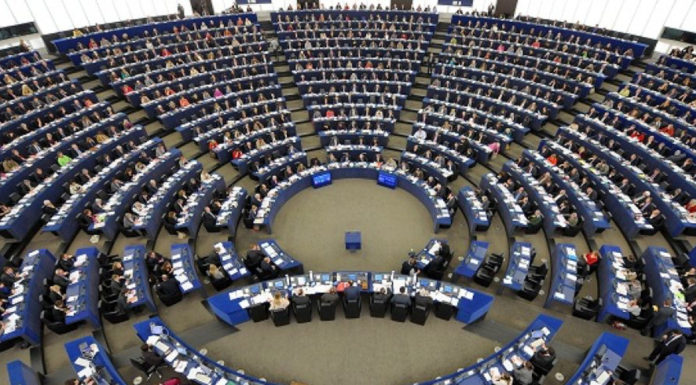 Nuova tentata rapina (di diritti) al Parlamento europeo: copyright a 95 anni Parlamento Europeo