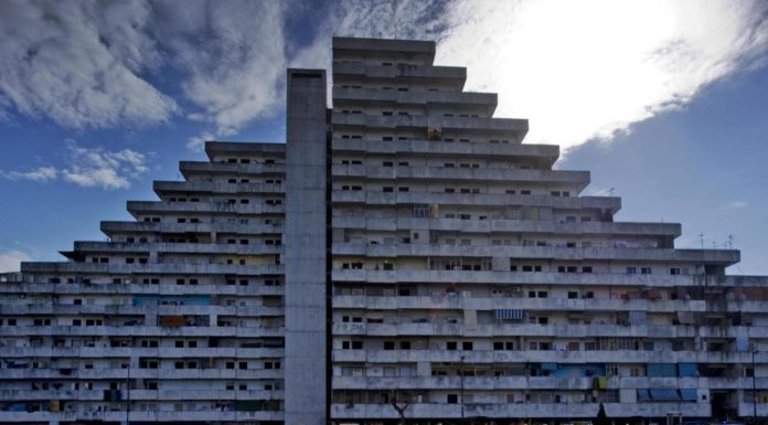 La ragazza di Scampia. Un romanzo Fazi di Francesco Mari SCAMPIA