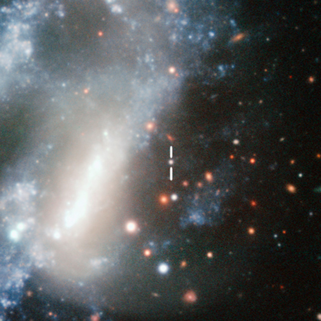 Le due barre evidenziano la posizione della supernova SN 1995N. Credit: ESO