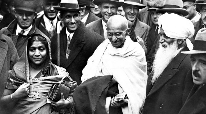 “Autobiografia” di Mohandas Karamchand Gandhi “Autobiografia” di Mohandas Karamchand Gandhi