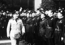 “Antistoria d’Italia” di Fabio Cusin Benito Mussolini, ispeziona una guardia d’onore