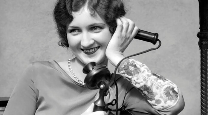 “Il telefono” di Evangelina Bottero e Carolina Magistrelli Il telefono