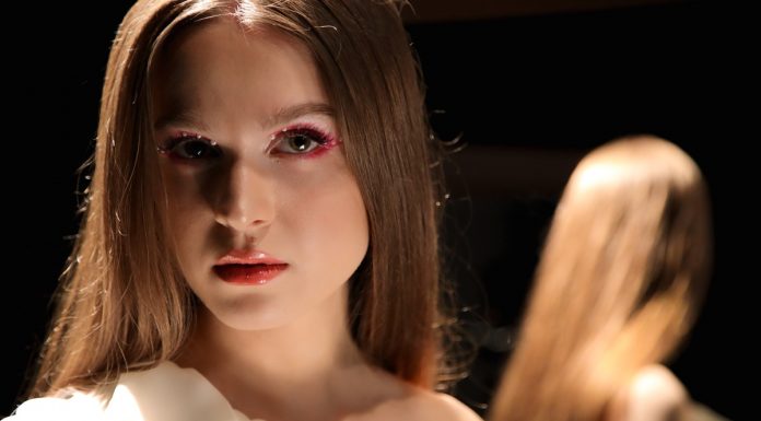 “Ciao” è il primo singolo dell’attrice e cantautrice Alba, il perfetto epilogo per ricominciare a scrivere la storia della propria vita