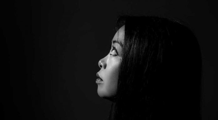 “Anima Inquieta” è l’esordio discografico di Maria Giulia, un arcobaleno di note per ritrovare e abbracciare tutte le cromie del proprio cuore