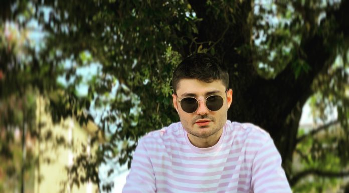 “Backseat” è l’inno pop-trap all’euforia dei sentimenti di Saimon Sail