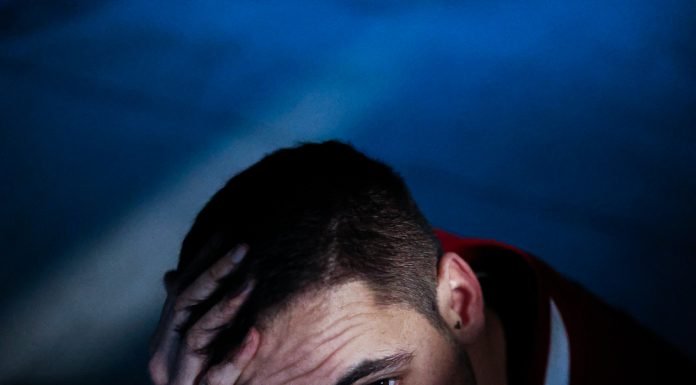 Zippe mette a nudo i sentimenti tra ritmo e chillout in “Bonsoir”, il suo disco d’esordio