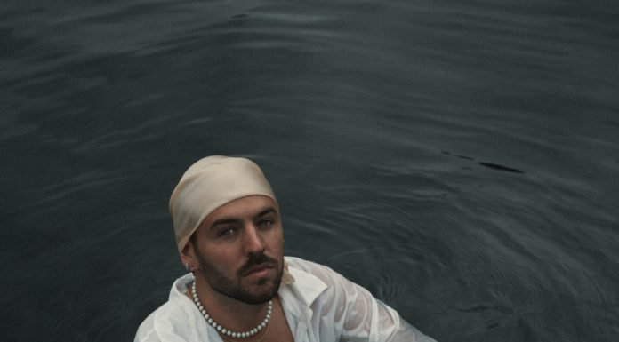 Con oltre 700k followers su TikTok e mezzo milione di stream nei digital store, Gabriel Zanaga torna con “Tempesta”, il suo nuovo singolo