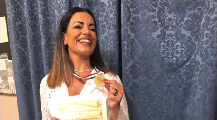 Daniela Saraco presenta “Come l’acqua del mare”: un romanzo sull’amore che indaga la potenza dei sentimenti oltre le apparenze Daniela Saraco