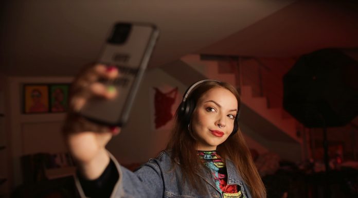 Dal “Magico Tour” con Mondo Marcio al singolo “Arcobaleni”: Valy torna in radio e nei digital store il 3 Marzo