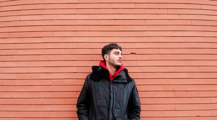 Il rap di Bede racconta l’amore per la musica oltre la malattia ed il concetto di reciprocità: “Gran Galà” è il suo nuovo singolo