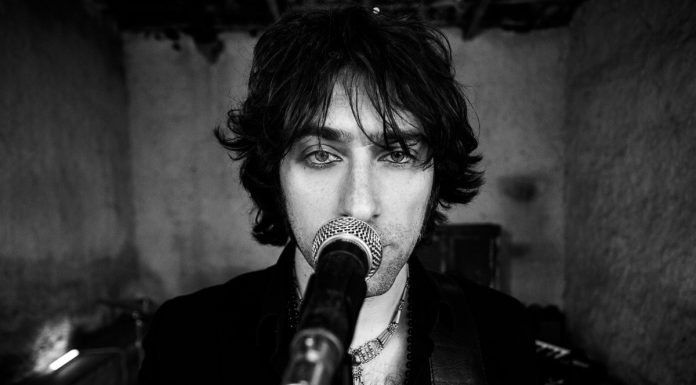 Dal britpop al dualismo esistenziale, Zatarra attinge ad “Arancia Meccanica” e rilascia il singolo “(If It Moves) Kiss It”