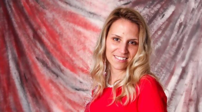 Lisa Orefice, una delle più intense voci della musica leggera italiana, torna con “Vicinissimo”, il suo nuovo singolo