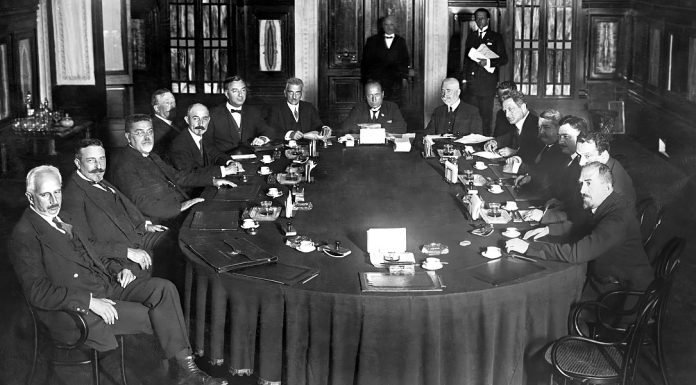 “Un anno di dominazione fascista” di Giacomo Matteotti La prima seduta del Consiglio dei ministri, presieduto da Benito Mussolini, nel 1922