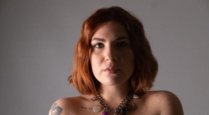 Sara J Jones accende la primavera con “Toca Toca”, un mix esplosivo di afrobeat, drill, trap e reggaeton