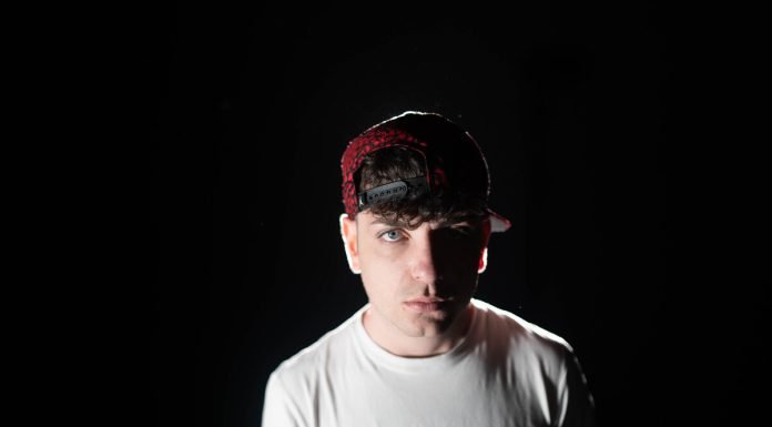 Il rapper Wavy trasforma i “Momenti no” in barre di riflessione e consapevolezza