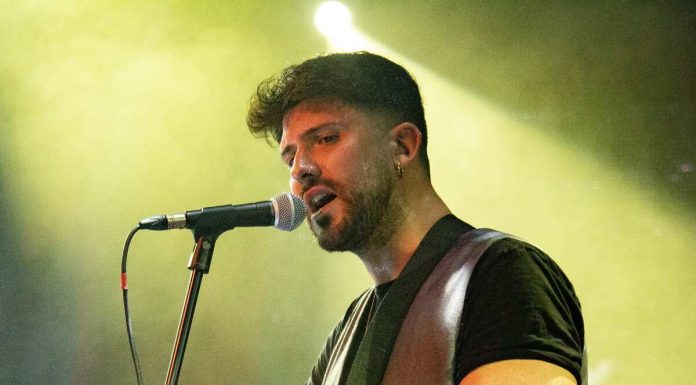 Dopo le Audizioni di X Factor 2023, Mirco Olivastri torna con il singolo “Ho visto il mare”