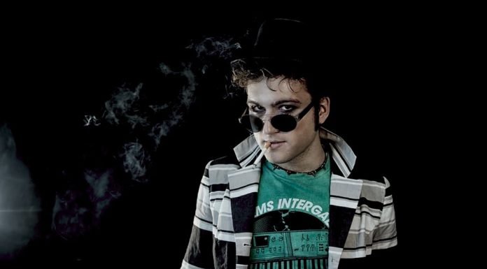 Dal punk all’hyperpop: Al Vox riscrive le regole con l’EP “Canzoni Maledetteducate”