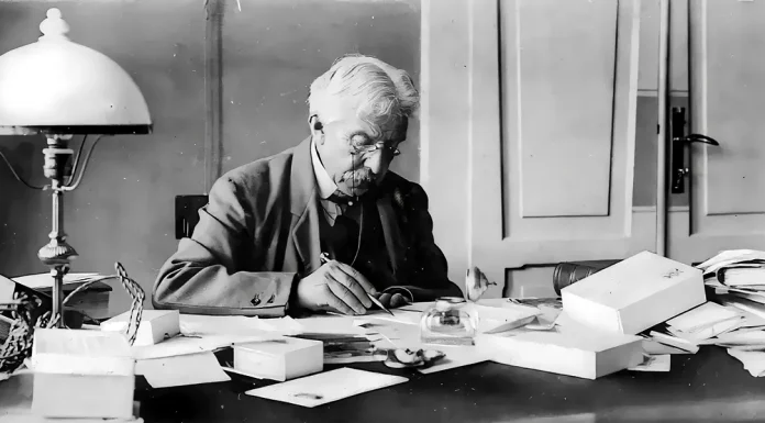 “La letteratura della nuova Italia. Volume IV” di Benedetto Croce Antonio Fogazzaro nel suo studio
