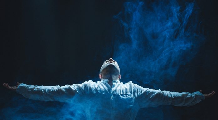 Tarci tra poesia e musica in “Tu…”, un viaggio nel cuore che ridefinisce l’amore nell’indie-pop italiano