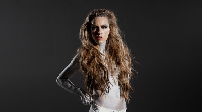 Giorgia Giacometti celebra la metamorfosi femminile in “Chimera”, il suo nuovo singolo che cattura dal primo ascolto