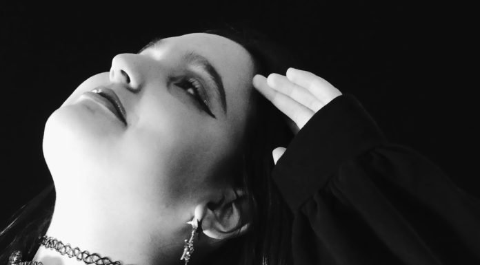 Musica che guarisce l’anima: “Perdersi Dentro” è il commovente esordio di Laura Sorbello, una dedica al padre scomparso che emoziona dal primo ascolto