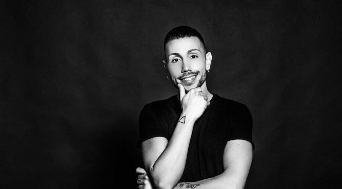 Manuel Aspidi vola in vetta alle classifiche internazionali con “Wildfire”