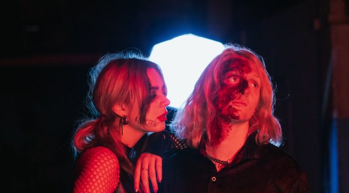 Love Ghost – è uscito il video di “Twosides”