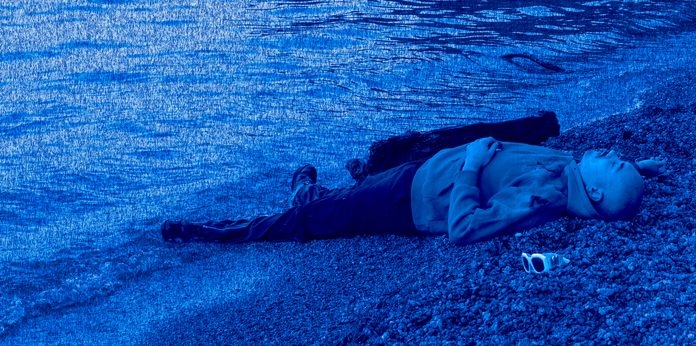 Cheez racconta le 7 fasi della depressione e dell’amore nel nuovo album “Feeling Blue”
