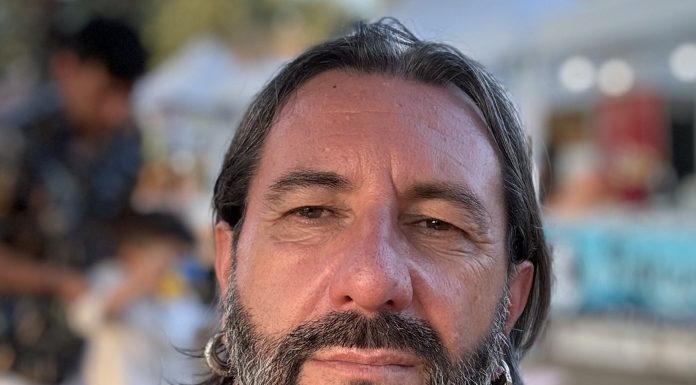 Emiliano Curioni porta il classico di Alex Britti “Oggi sono io” in una nuova dimensione con il suo nuovo singolo “Io”