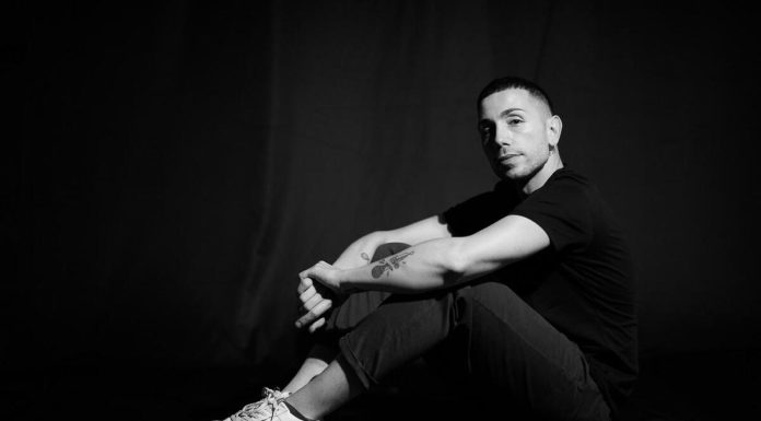 Manuel Aspidi canta l’amore che rompe le catene del pregiudizio in “Eternal Echoes”