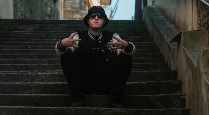 Pare torna con “Come Stai?”, il suo nuovo singolo che si muove tra rap e pianoforte per dar voce a chi non riesce ad esprimere l’amore in gesti e parole