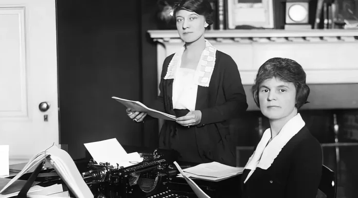 “Signorine di studio” di Bianca De Maj Two Female Office Workers, 1921
