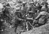 “Due anni con la Brigata Liguria” di Valentino Coda Prima guerra mondiale – Esercito italiano: Settima battaglia dell’Isonzo – truppe italiane con una mitragliatrice austriaca catturata