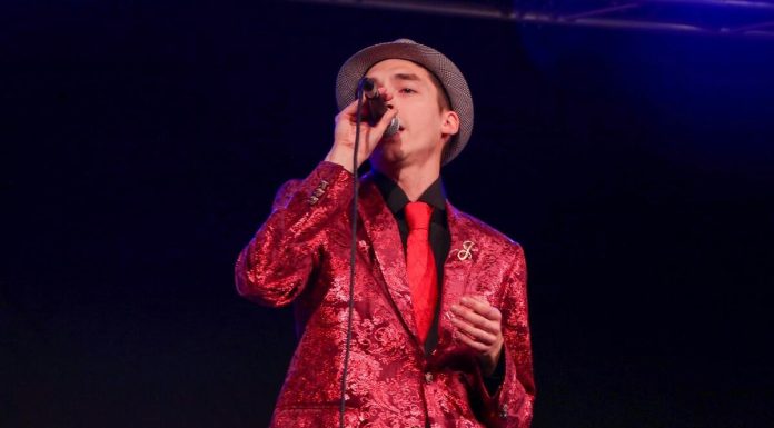 Il simbolismo della spirale, il mito di Menelao e il desiderio di la rinascita: Jimmi torna con “Ricomincio Così”