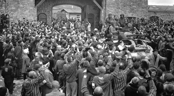 “Il problema è la persona” di Aldo Bizzarri Il 5 maggio 1945 i carri dell’11ª Divisione corazzata USA entrano nel campo di concentramento di Mauthausen dalla “Porta mongola”.