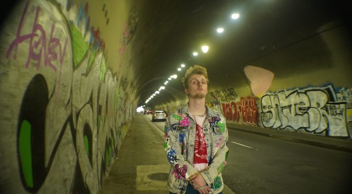 Love Ghost – è uscito Memento Mori