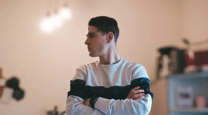 Spectrum Vates, il rapper che scrive come un poeta: “Pupille d’alabastro” è il suo nuovo singolo