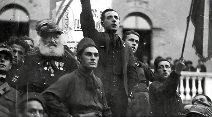 “Storia della rivoluzione fascista. 1” di Roberto Farinacci Un gruppo di squadristi nel Ravennate