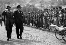 “Venti mesi di guerra partigiana nel Cuneese” di Dante Livio Bianco Sfilata della Liberazione, Torino, 6 maggio 1945: da sinistra, i vicecomandanti del Comando Militare Regionale Piemontese Livio Bianco (GL) e Francesco Scotti (Brigate Garibaldi) con il comandante generale Alessandro Trabucchi (Autonomi).