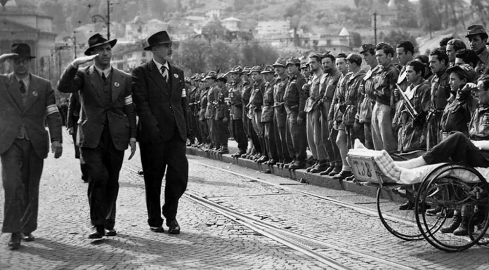 “Venti mesi di guerra partigiana nel Cuneese” di Dante Livio Bianco Sfilata della Liberazione, Torino, 6 maggio 1945: da sinistra, i vicecomandanti del Comando Militare Regionale Piemontese Livio Bianco (GL) e Francesco Scotti (Brigate Garibaldi) con il comandante generale Alessandro Trabucchi (Autonomi).