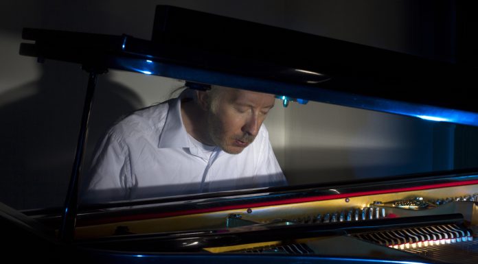 Il pianoforte torna centrale nell’era delle notifiche: Giambattista Fedrici e “Piano Stories”