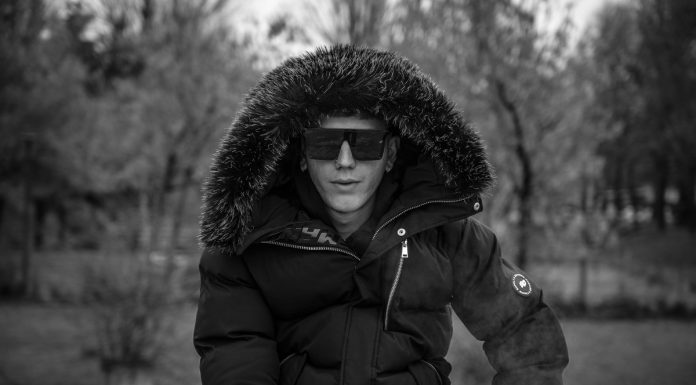 “No Hook” di Elegio avanza senza ritornello né risoluzione