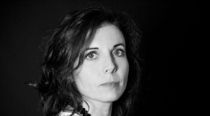 Liana Marino: la cantautrice che trasforma grazia ed eleganza in musica