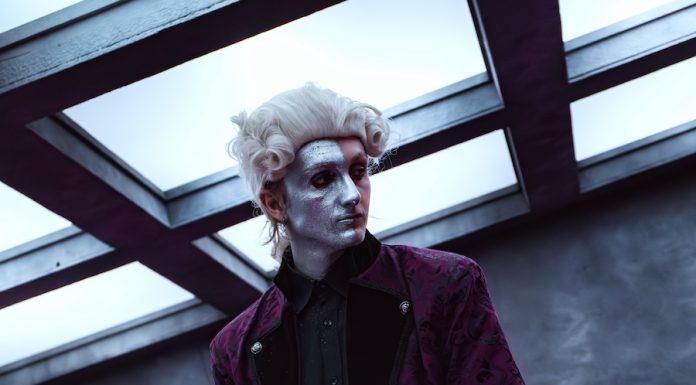 Love Ghost – è uscito il video di “Rock Me Amadeus”