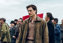 “Se raccogli il sugo con il pane, la povertà sparisce”: Martin Eden di Pietro Marcello