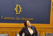 Quando Napoli arriva all’anima: “Sussurrando” alla Camera diventa un ponte tra culture