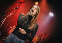 Dopo il “Sentimenti Club Tour” con Briga, Cecilia’s pubblica “Mille lingue”: una nuova fase tra pop, viaggio e comprensione